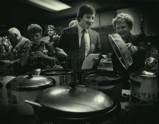 1989 State Rep. Schneiders, Anderson, and Stoffel judge chili - Historic Images