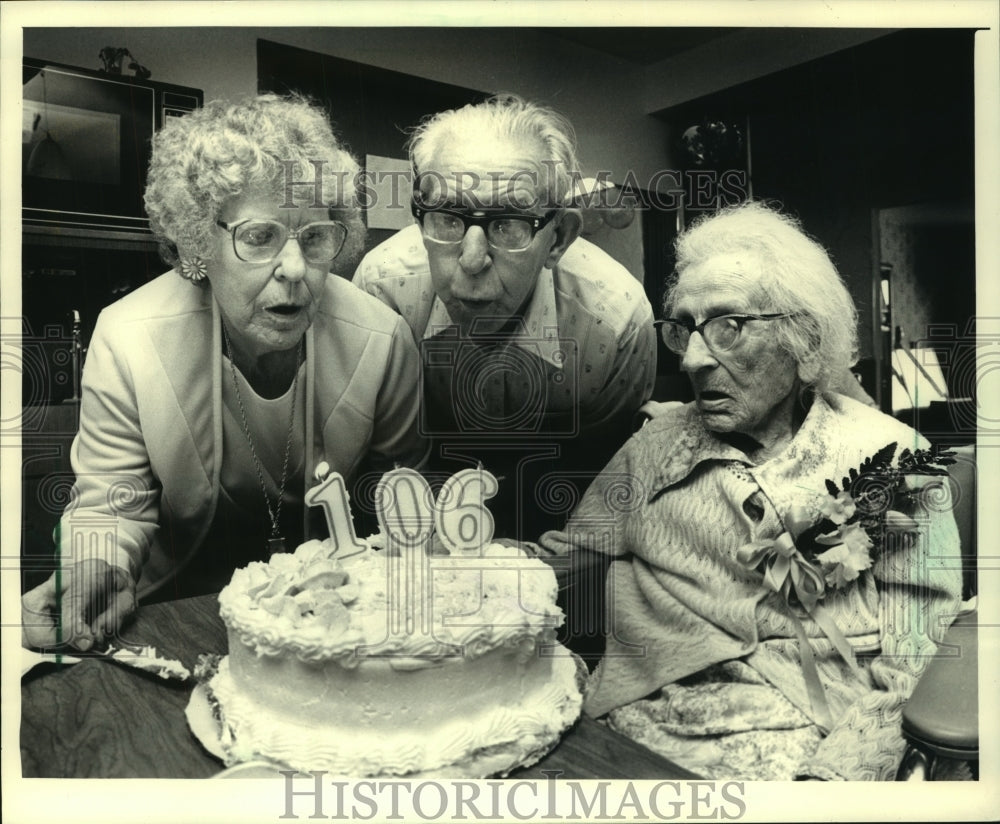1987 Press Photo 106th Birthday - Amalia (Molly) Schmidt Heritage Nursing Home - Historic Images