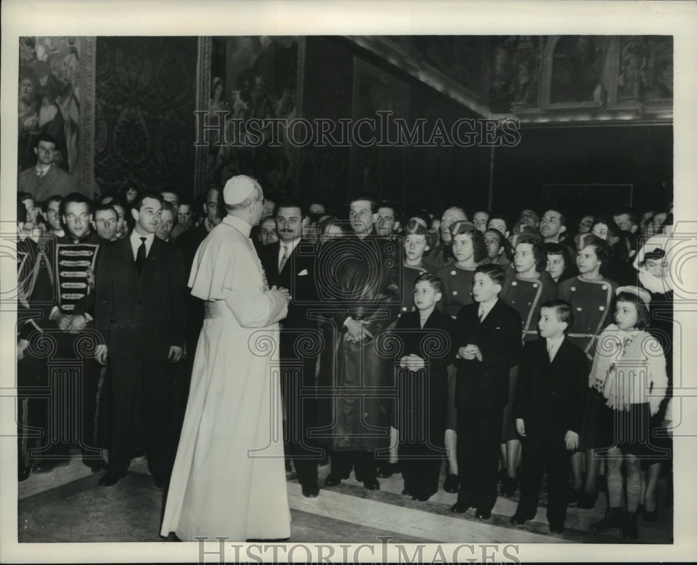 1954 Press Photo Pope Pius XII grants audience to Krone Circus at Vatican City - Historic Images