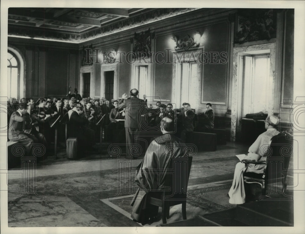 1953 Press Photo Munich Philharmonic Orchestra play for Pope Pius XII, Italy- Historic Images