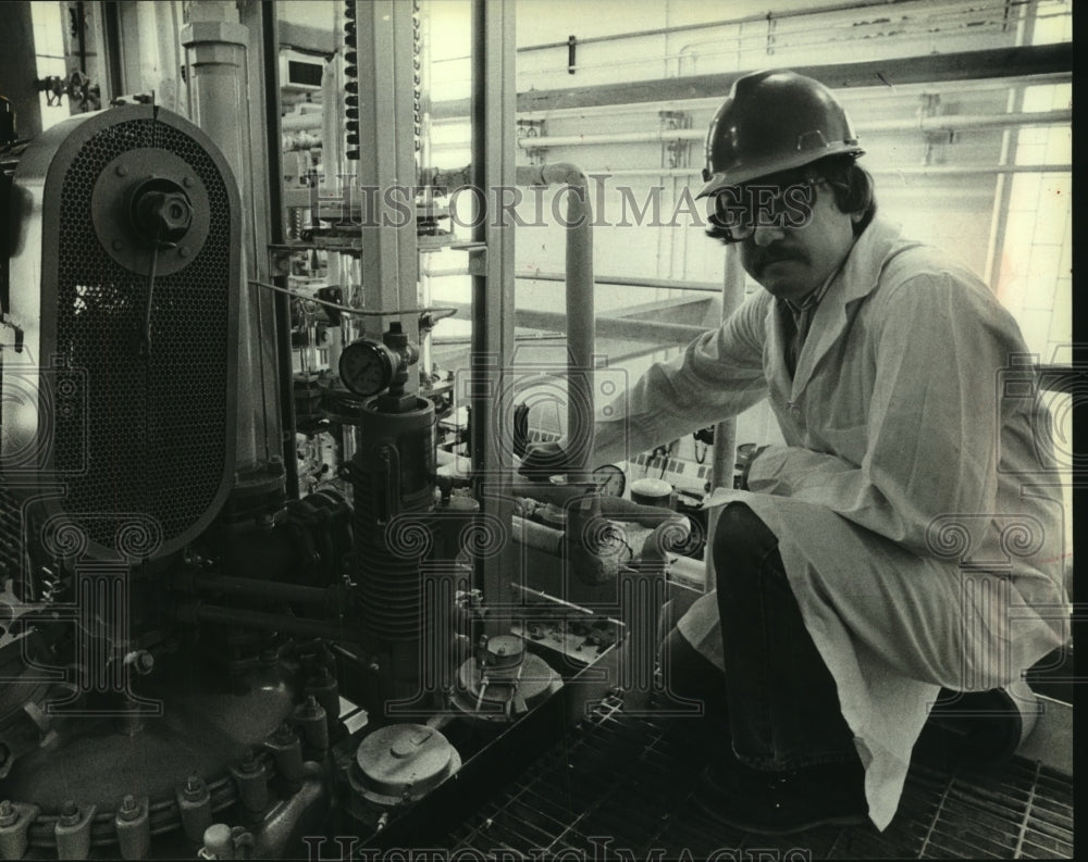 1979 Press Photo Aldrich Plant Manager Clint Lane, Sheboygan, Wisconsin - Historic Images