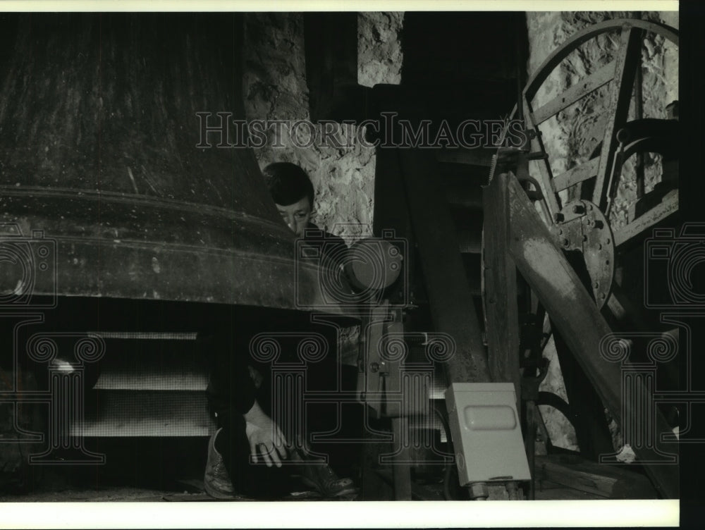 1994 Press Photo Bells at St. Mary&#39;s Catholic Church in Port Washington - Historic Images