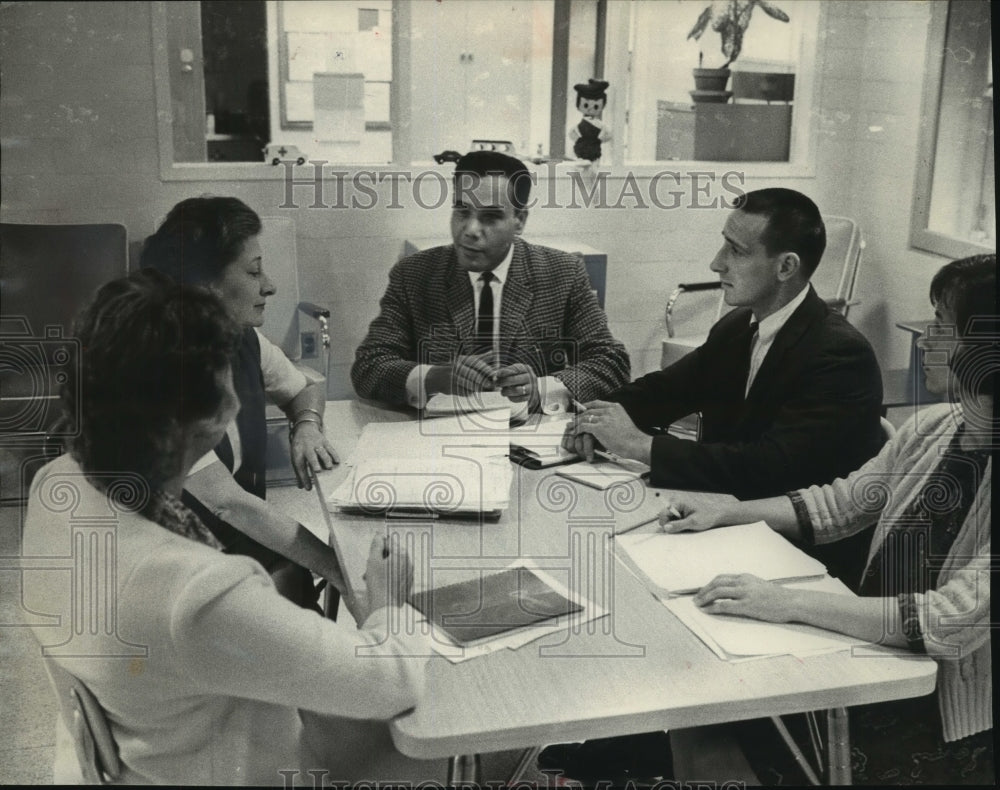 1964 Press Photo Dr. E.M. Salama and staff, Milwaukee county mental health.-Historic Images
