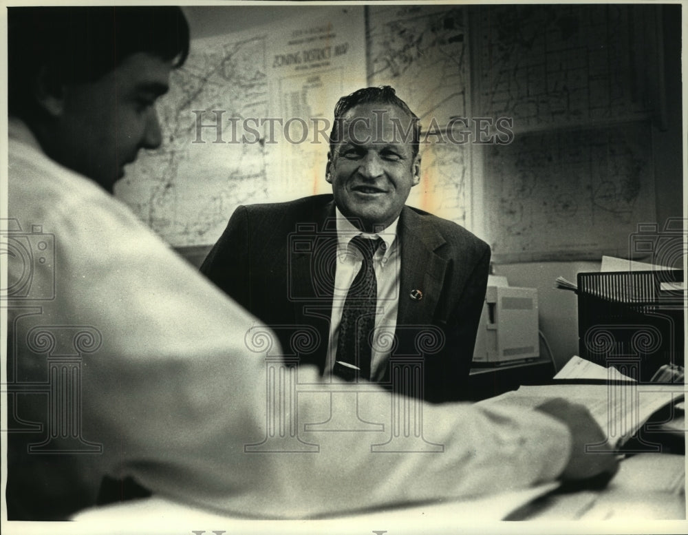 1992 Muskego Mayor Wayne Salentine in Lawrence J. Kirch&#39;s office.-Historic Images