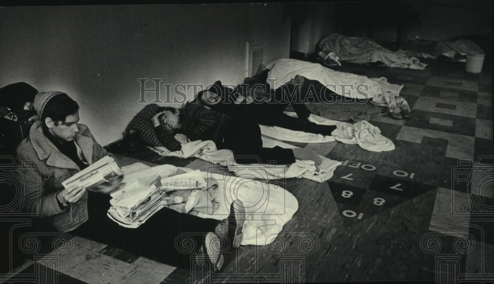 1986 Press Photo Shalom High School offers shelter for homeless - mjb94794 - Historic Images