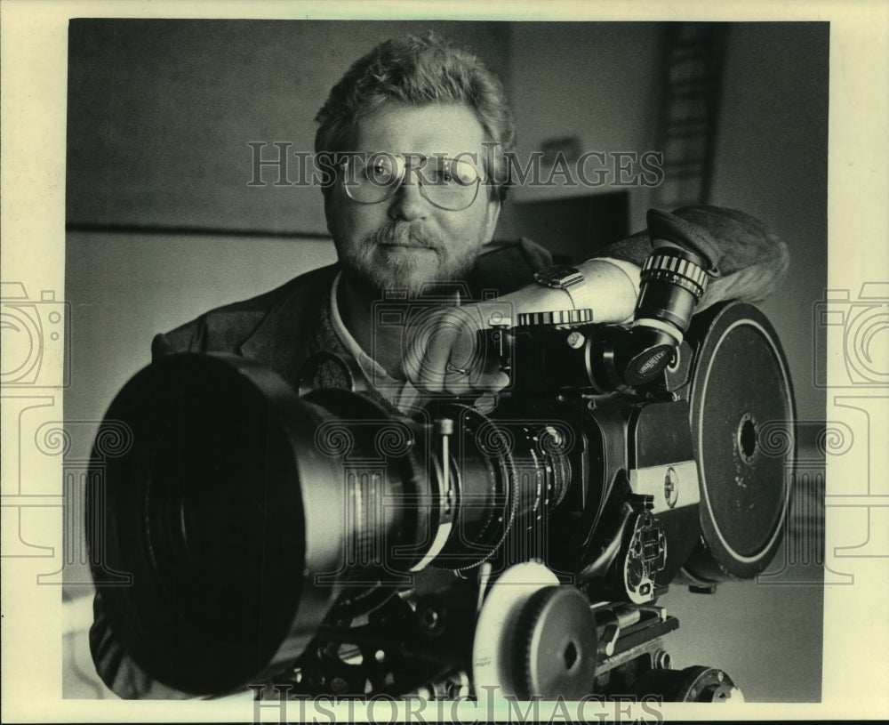 1986 Press Photo Gregg Shelby, Pyramid Pictures owner, made Milwaukee-based film - Historic Images