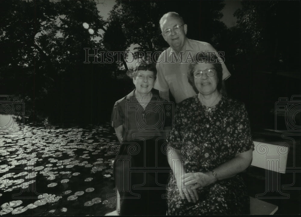 1994 Press Photo Kathryn, Dave and Ellen Shanon, Oconomowoc - mjb94823 - Historic Images