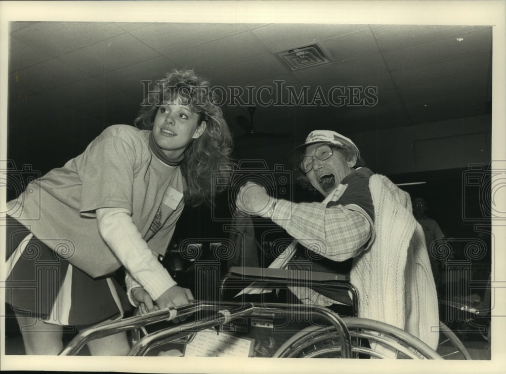 1988 Press Photo Norma Sommerer with Patti Evans in Wisconsin Special Olympics. - Historic Images
