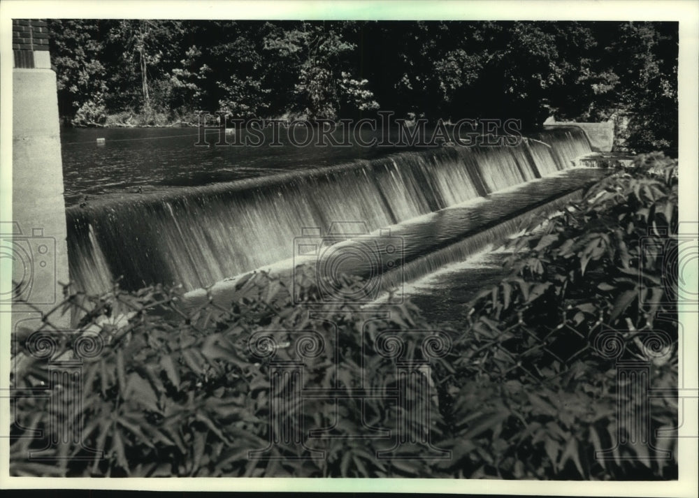 1991 Press Photo Tumbling waters of Sheboygan Falls, Wisconsin. - mjb94930 - Historic Images