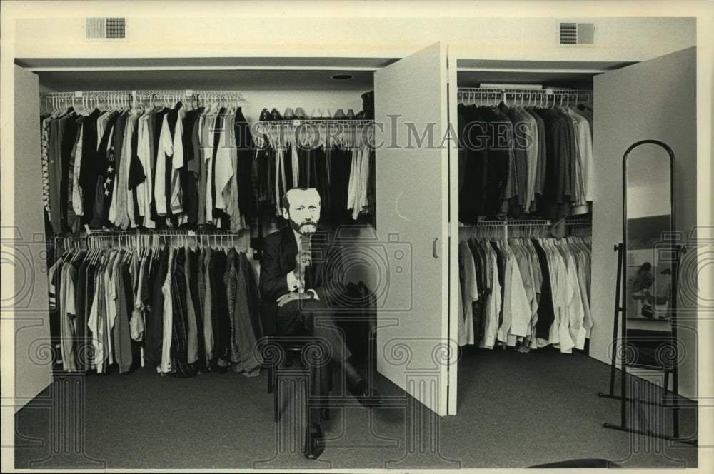 1988 Press Photo Archie Sarazin director PAC, posing with mask on in his home. - Historic Images