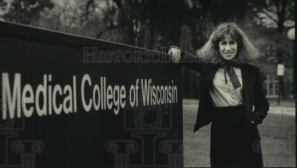 1986 Press Photo Robyn Shapiro at Medical College of Wisconsin - mjb95006 - Historic Images