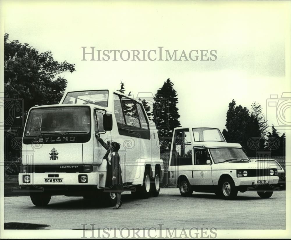 1982 Press Photo Pope John Paul IX&#39;s Popemobiles in London, England - mjb95020 - Historic Images