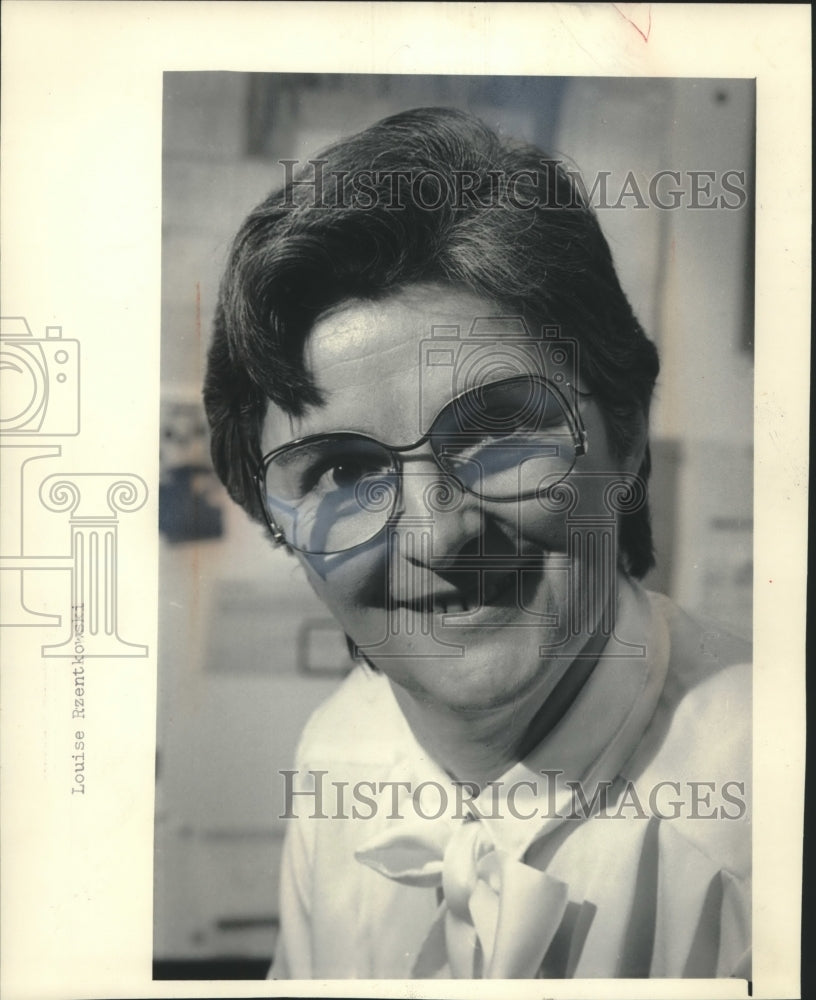 1986 Press Photo Louise Rzentkowski, City Clerk, Mequon, Wisconsin - mjb95050 - Historic Images