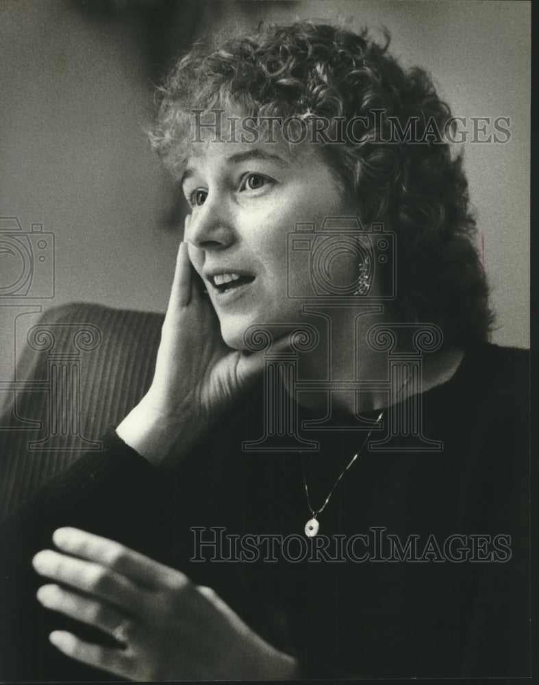 1981 Terry Rybold-Weingrod, Pathfinders, speaks on teenage suicide - Historic Images