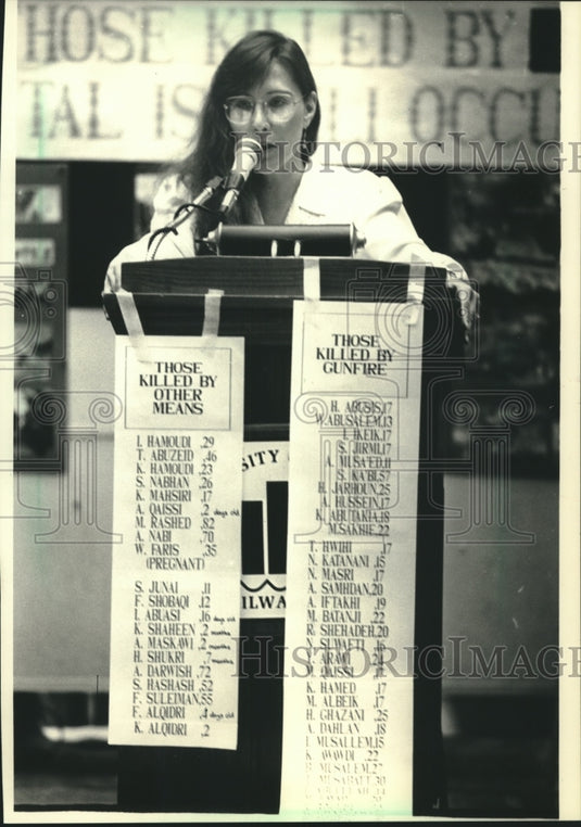 1988 Press Photo Louis Cainkar, shows list of Palestinians killed by Israelis - Historic Images