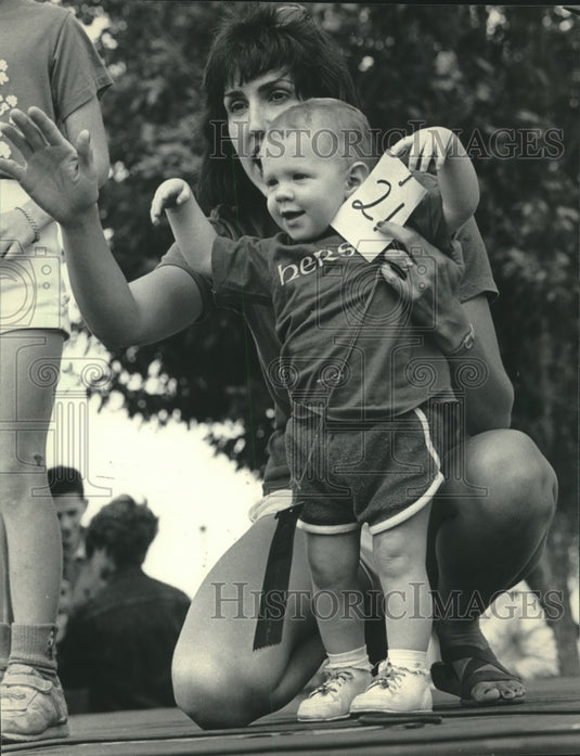 1985 Press Photo Mother-daughter team, Jeanne and Megan Corcoran at Irish Fest - Historic Images