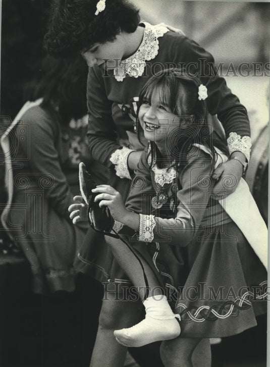1981 Two Geary Irish Dancers prepare for Irish Fest performance - Historic Images
