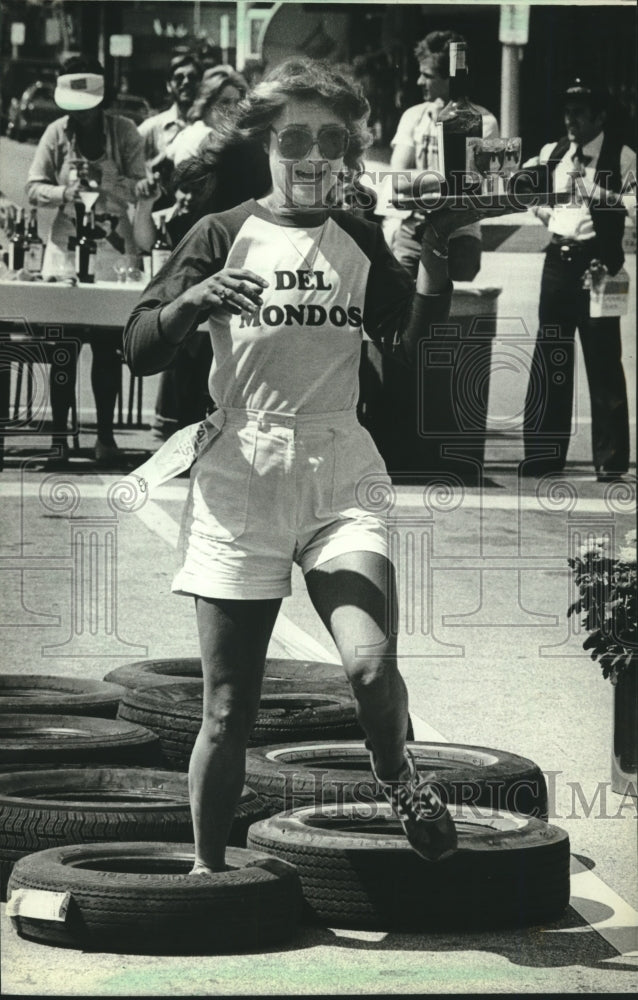 1981 Press Photo Waitress Karen Falzarano competes in relay race at Irish Fest - Historic Images