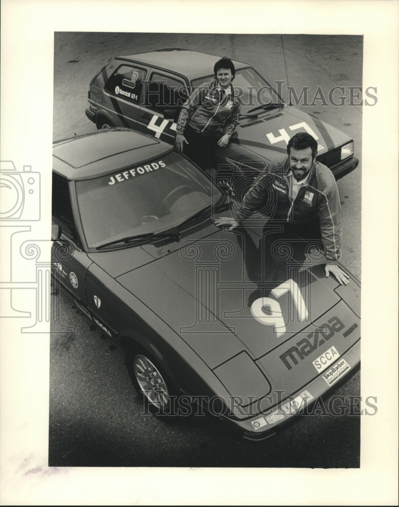 1987 Press Photo Mike &amp; Pat Jeffords pose with their Road America cars - Historic Images