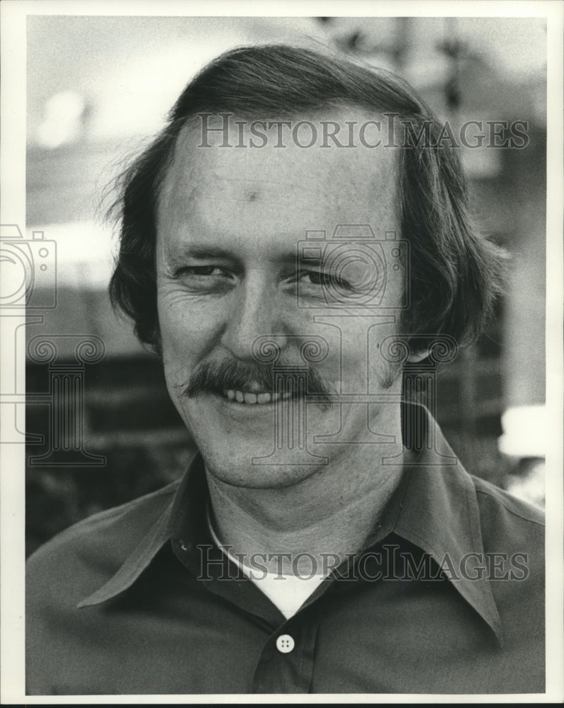 1973 Press Photo Frank Issacson, architect involved in controversy over Pastor-Historic Images