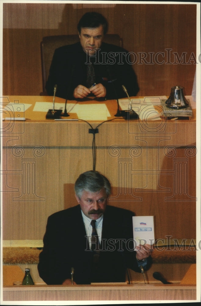 1993 Press Photo Russian Vice President Alexander Rutskoi sworn in as president - Historic Images