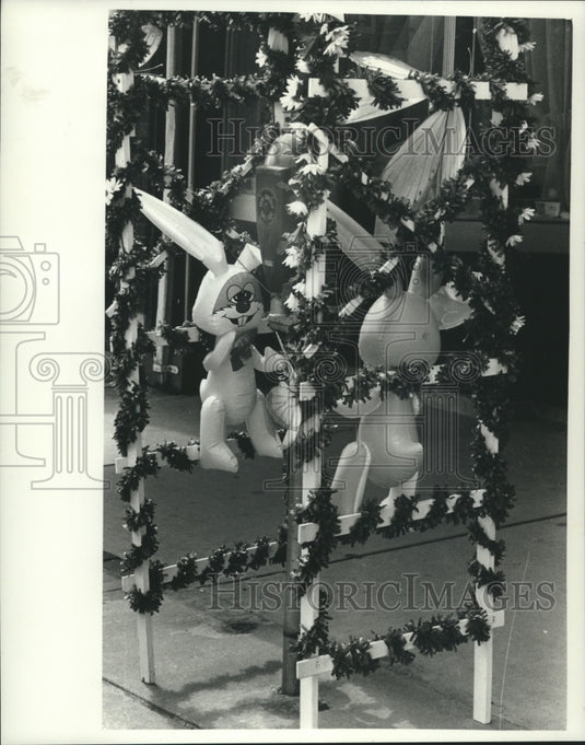 1990 Press Photo Easter decorations festoon Port Washington's parking meters - Historic Images