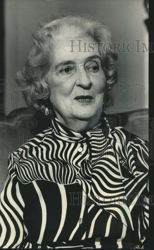 1983 Press Photo Aileen Ryan former Milwaukee Journal fashion editor - Historic Images