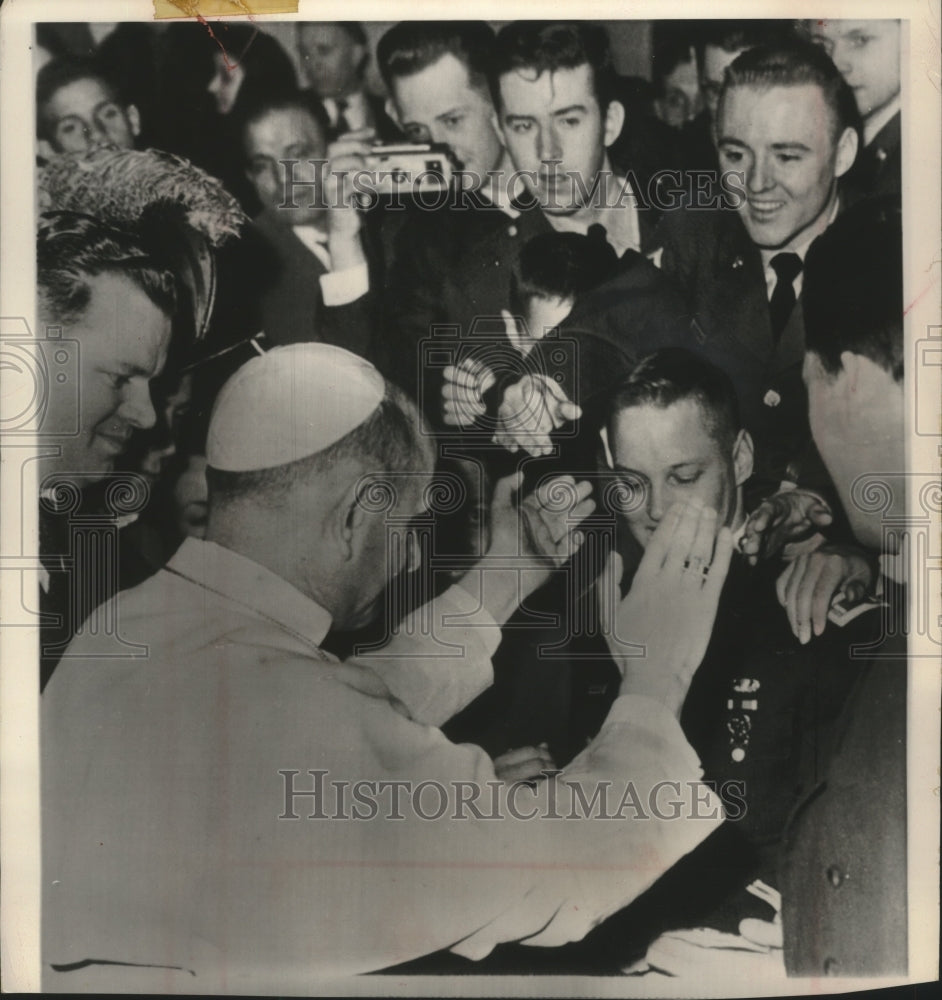 1965 Press Photo United States Soldiers Gather Around Pope Paul In The Vatican - Historic Images