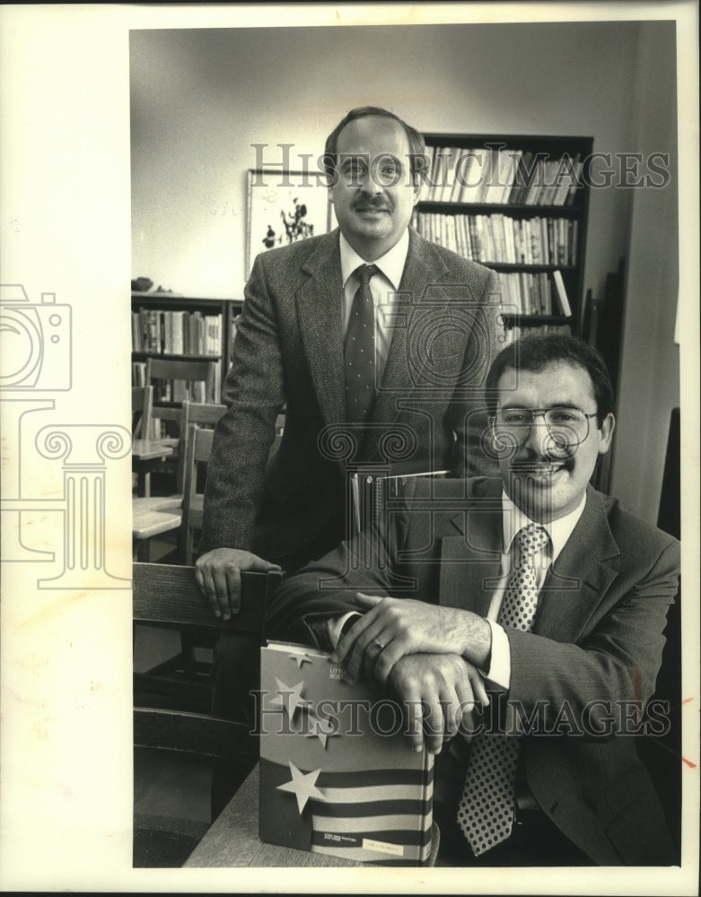 1989 Press Photo John Preisinger (left) and Keith Hartmann attending Mount Mary. - Historic Images