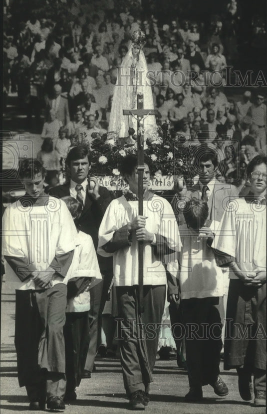1981 Press Photo Pilgrim Virgin of Fatima procession-Holy Hill Shrine of Mary - Historic Images