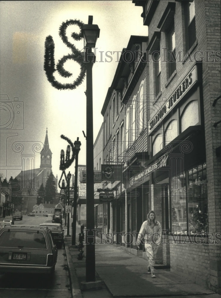 1991 Press Photo Shopping area of Port Washington, Wisconsin - mjb95575 - Historic Images