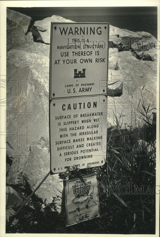 1991 Press Photo The sign at the entrance of the Port Washington Government Pier - Historic Images