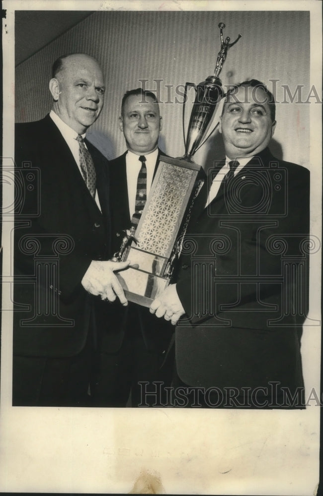 1962 Press Photo Hy Popuch receives trophy for Sentinel Bowling Sponsor-Historic Images
