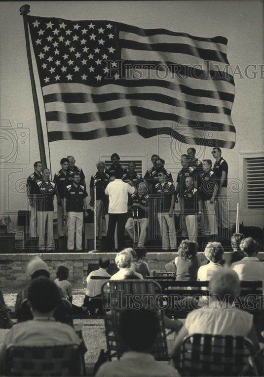 1986 Press Photo Port Washington's City Ban, Summer series at Lake Park - Historic Images