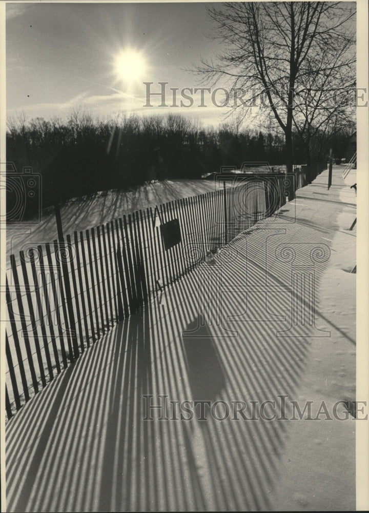 1985 Press Photo Whitefish Road Park sledding hill in Port Washington, Wisconsin - Historic Images