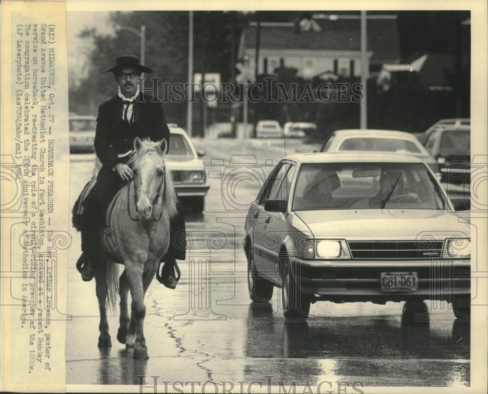 1984 Press Photo Reverend Arthur Arveson, on horse back, Port Washington - Historic Images