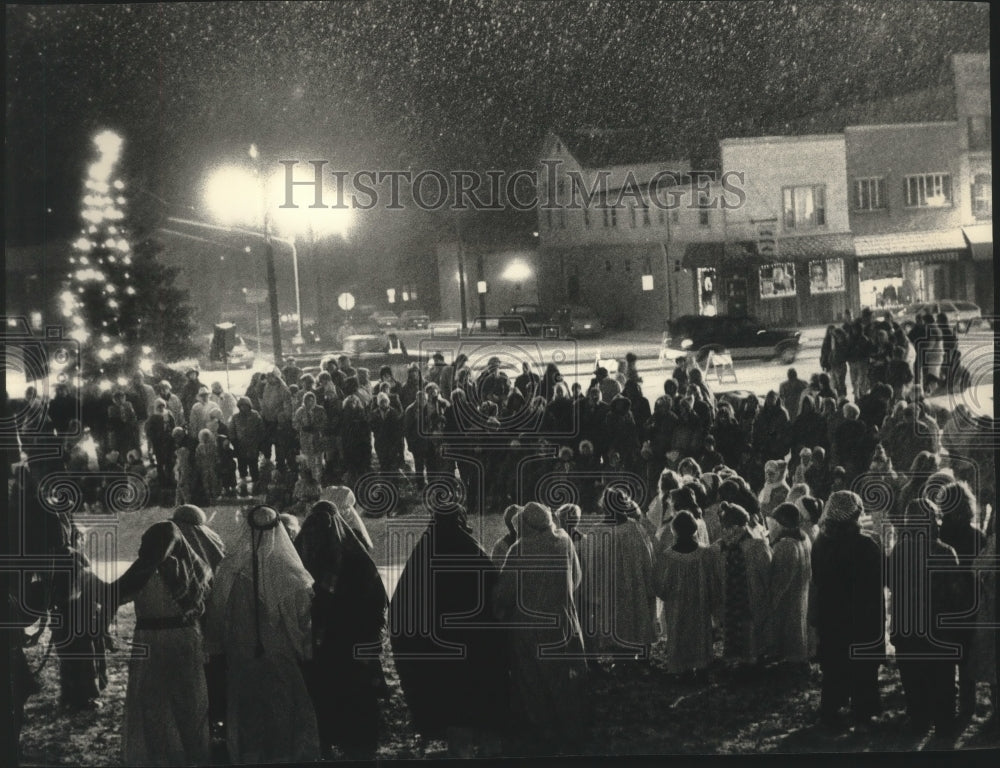 1991 Press Photo Annual live nativity program in downtown Port Washington, WI - Historic Images