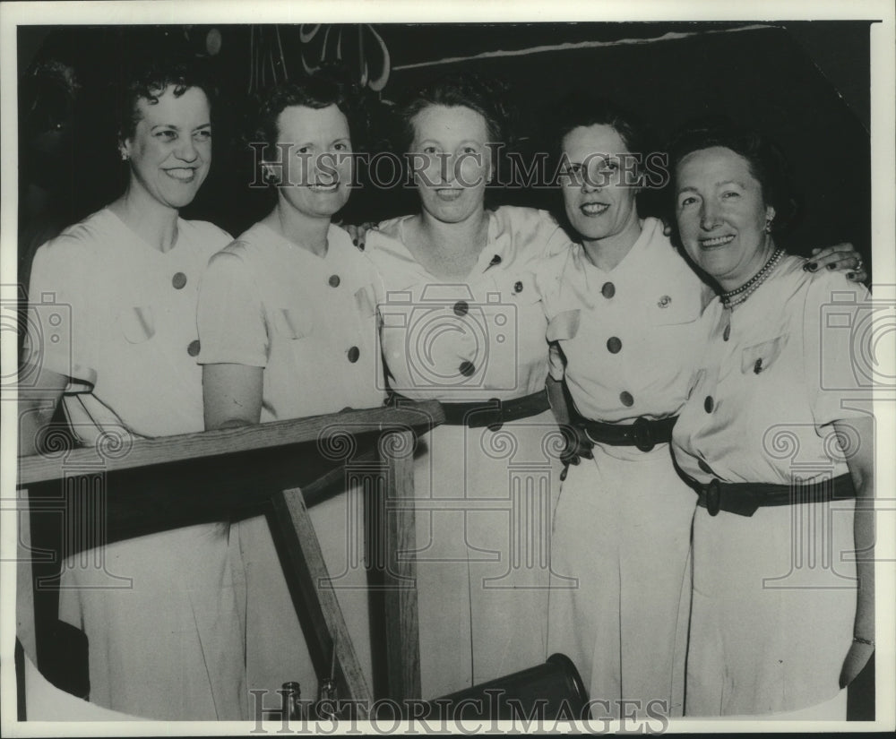 Press Photo Milwaukee's Kornitz Oil women's bowling team, national champions- Historic Images