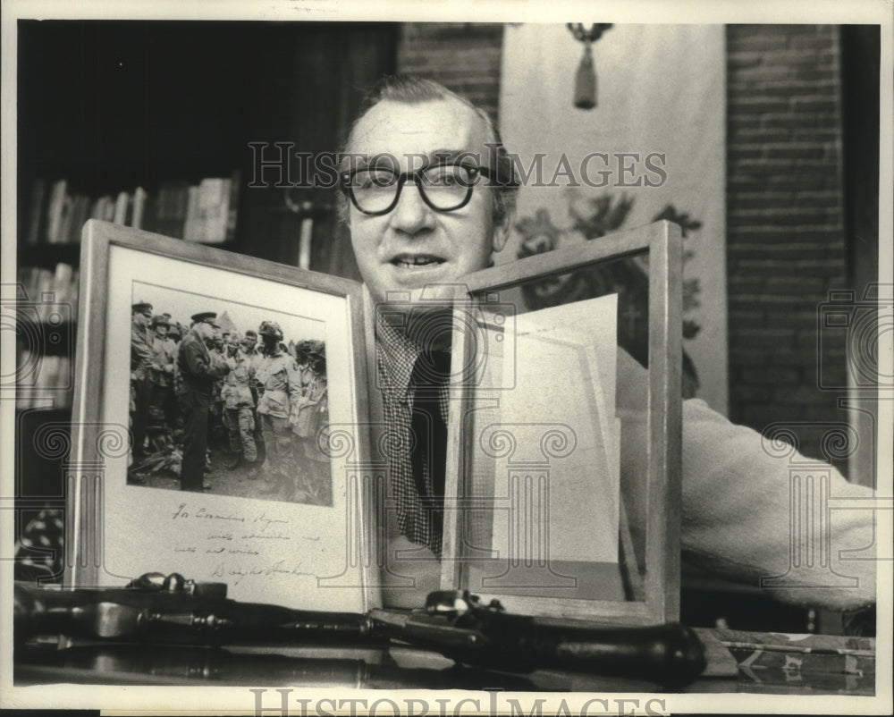 1969 Press Photo Cornelius Ryan, author of &quot;The Longest Day,&quot; shows letters - Historic Images