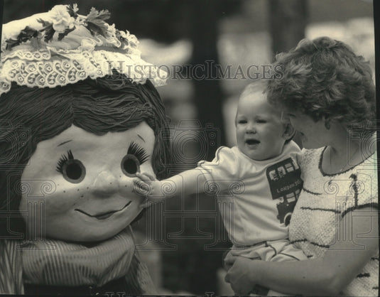 1986 Press Photo James And Beth Flatley Meet Molly McFest At Irish Fest - Historic Images