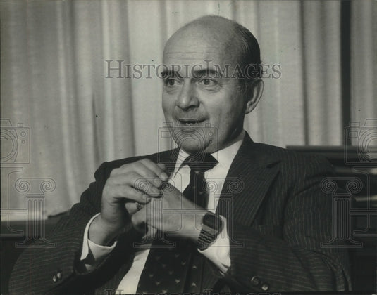 1982 Press Photo Jack Prater, executive director of Milwaukee's United Way - Historic Images