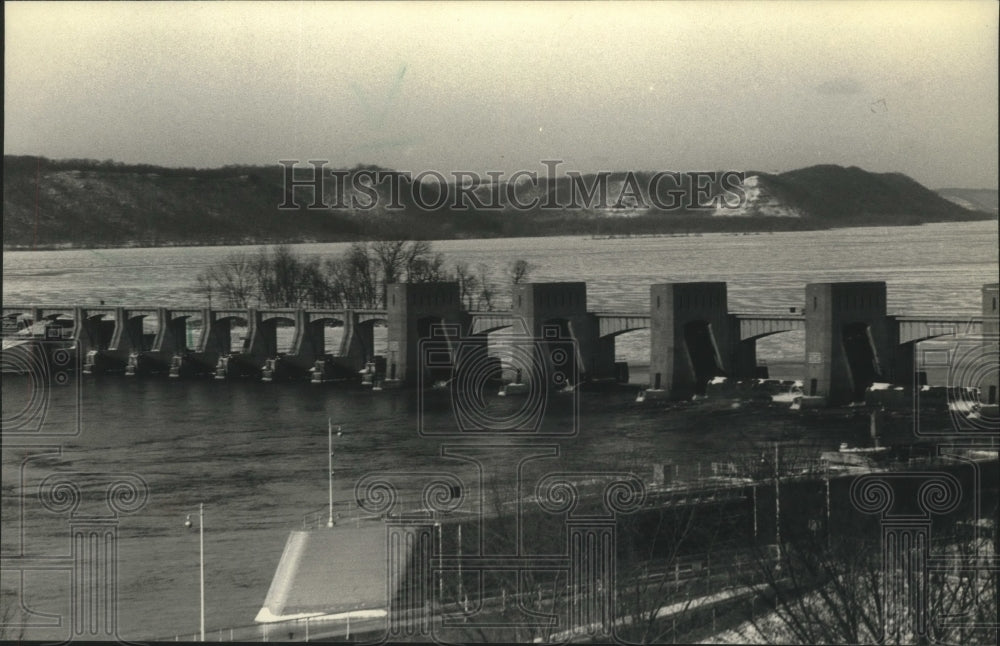 1992 Limestone bluffs above the locks &amp; dams at Prairie du Chien, WI - Historic Images