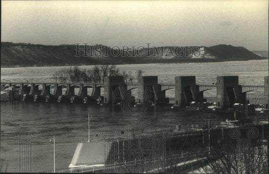 1992 Limestone bluffs above the locks & dams at Prairie du Chien, WI - Historic Images