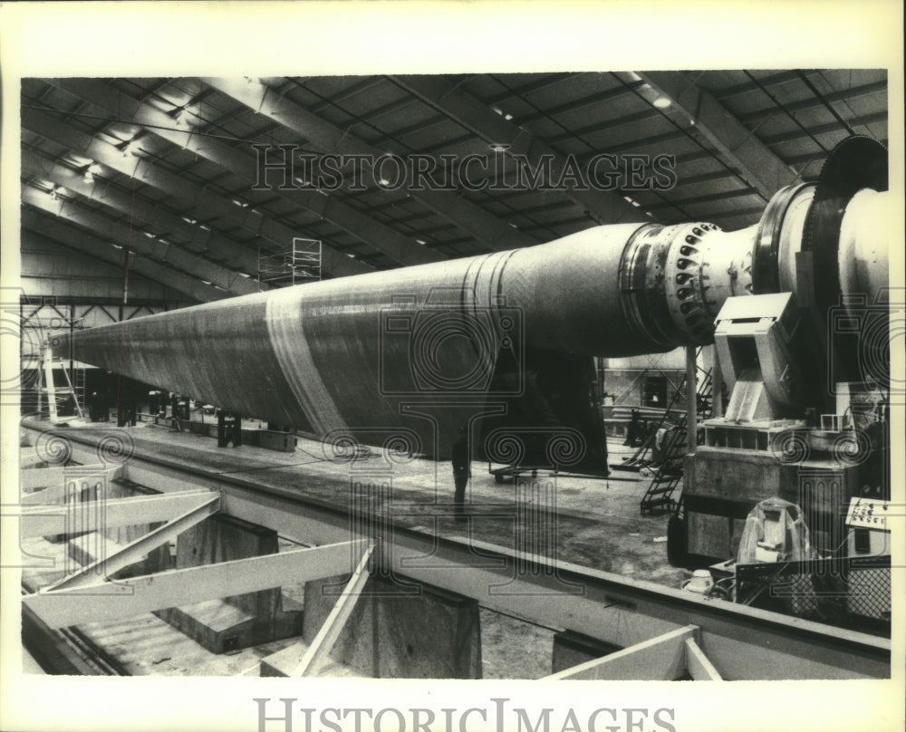 1981 Press Photo Wind turbine blade to be used to supply power in Oahu - Historic Images