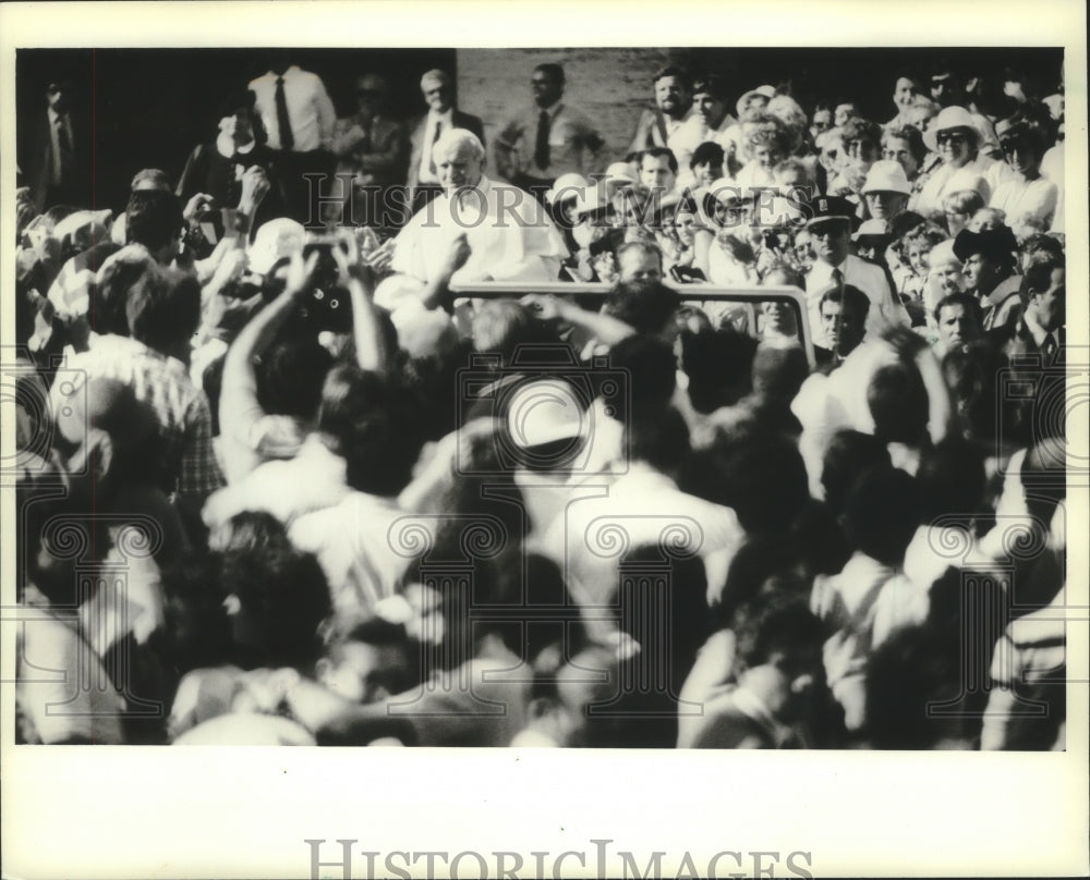 1982 Press Photo Pope John Paul rides in an open jeep through crowd - mjb96249 - Historic Images