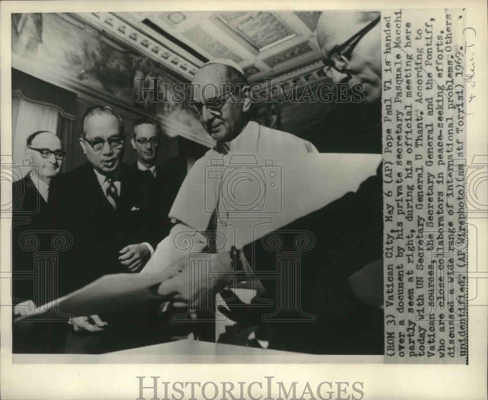 1969 Press Photo Pope Paul VI, With Macchi, is Handed a Document in Vatican City - Historic Images