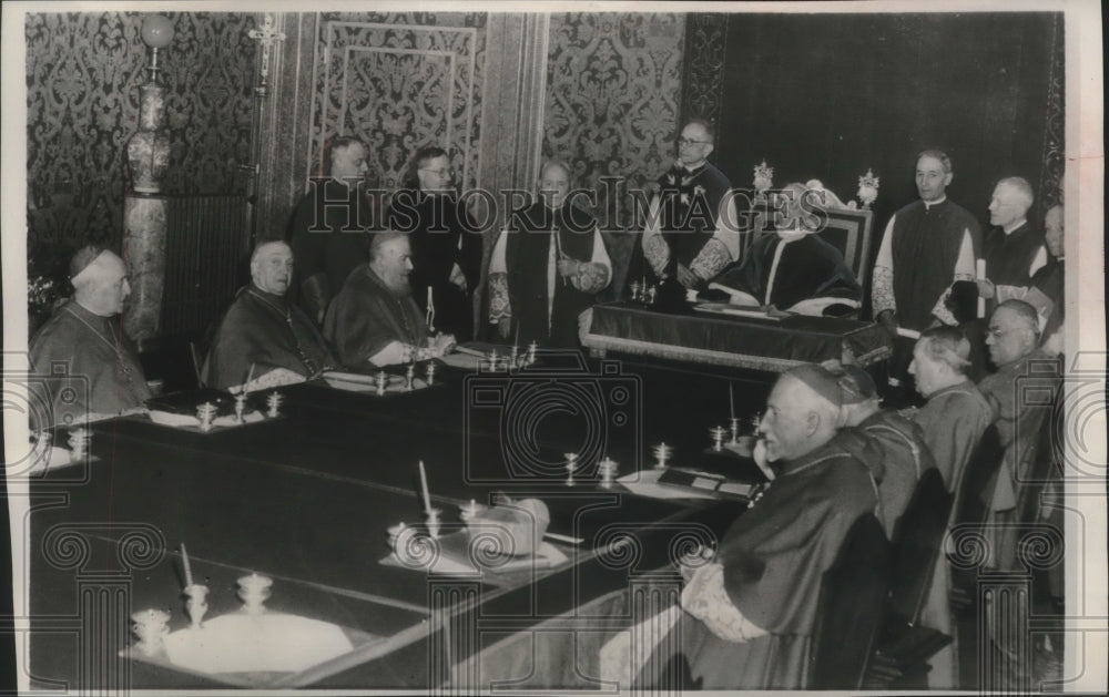 1954 Press Photo Pope Pius XII And Cardinals Gather At Meeting At Vatican City - Historic Images