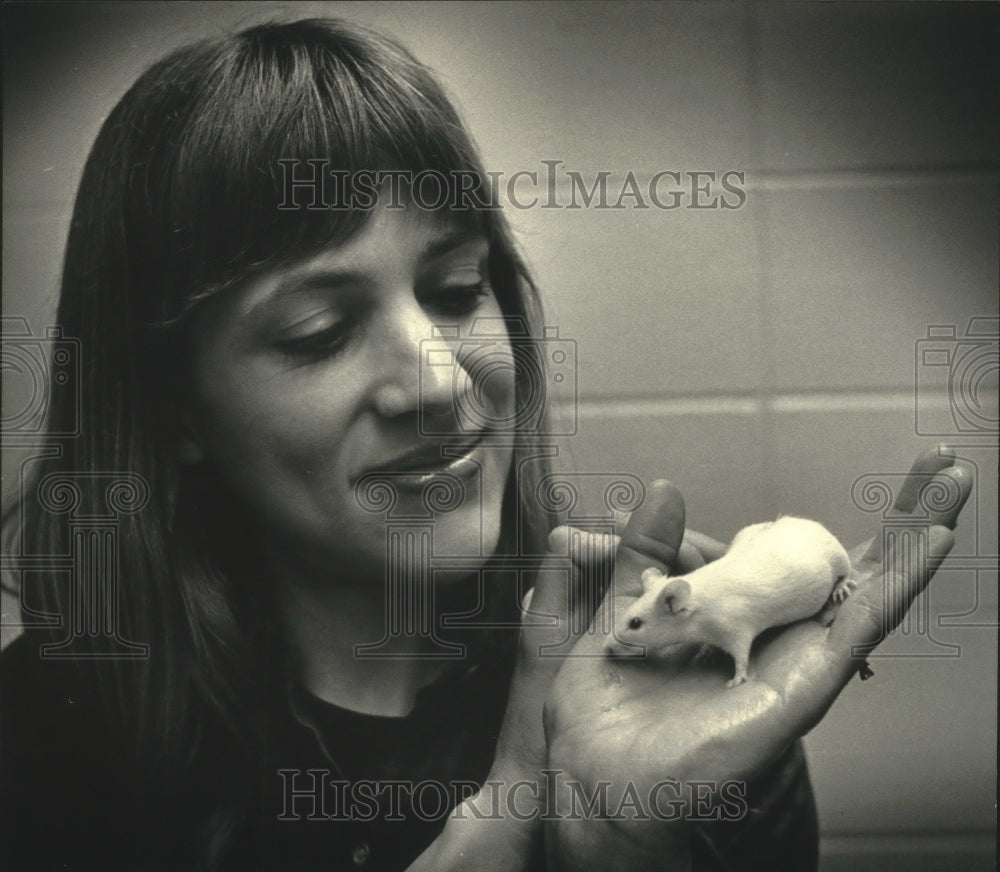 1988 Jan Heideman, University of Wisconsin, Madison, holds a mouse - Historic Images