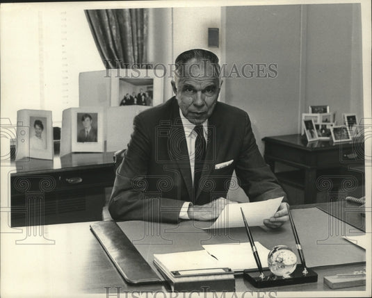 1976 Glenn Seaborg, Chairman Atomic Energy Commission since 1961 - Historic Images