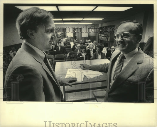 1983 Press Photo Jack F. and Carl L. Schwerman, at stockholders meeting - Historic Images
